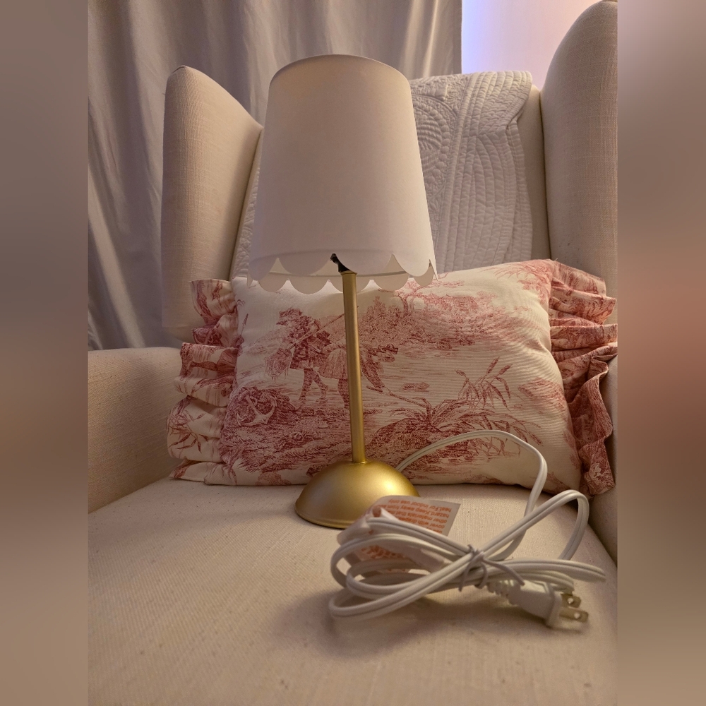 Scalloped Gold and White Table Lamp